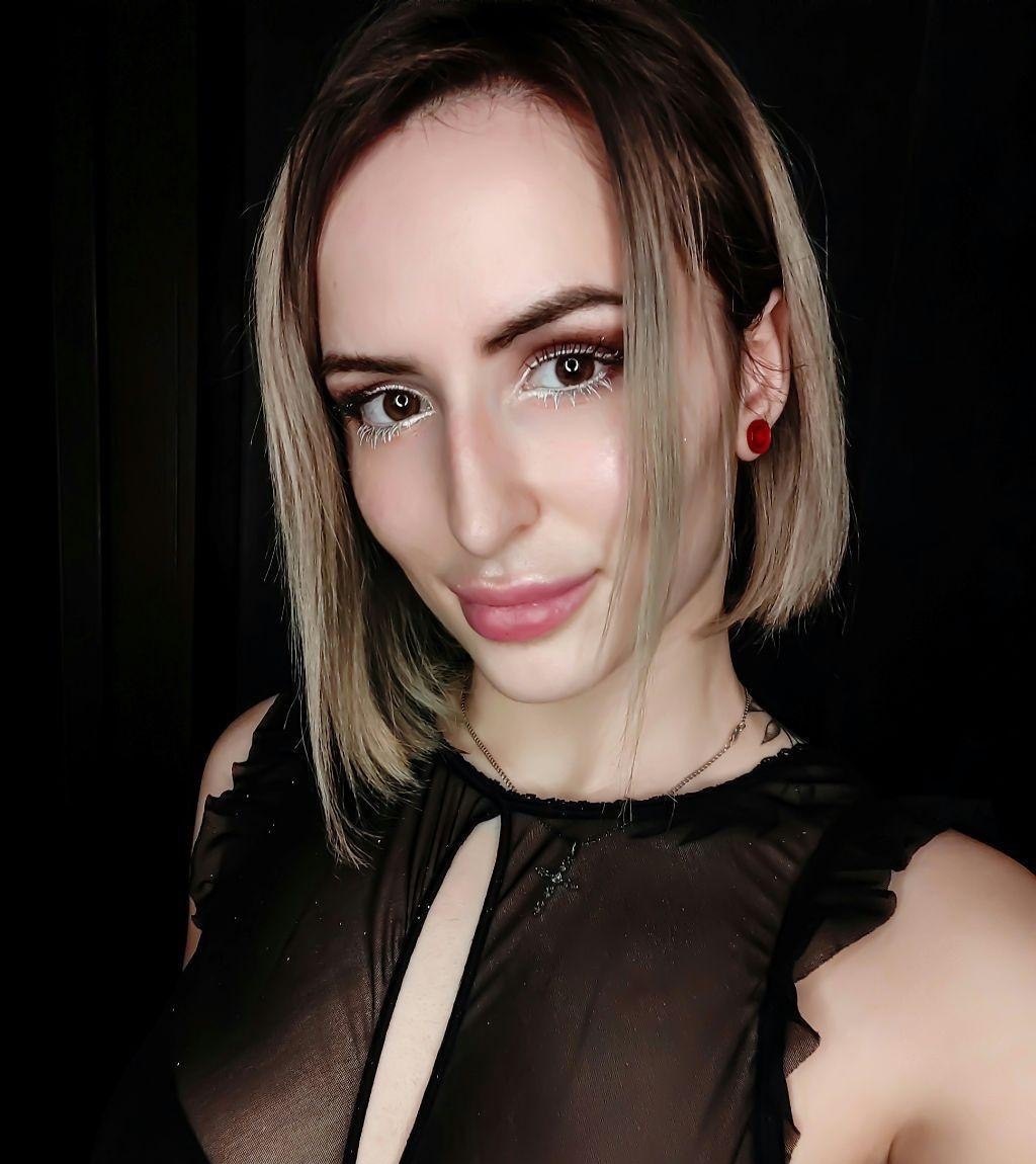 Карина привлекальеная девушка из Должанска цена от 3500 руб