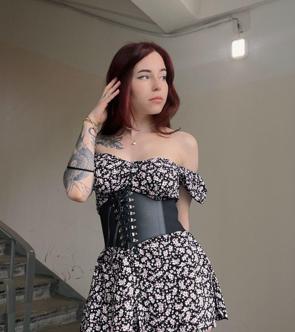 Карина привлекальеная девушка из Должанска цена от 4000 руб