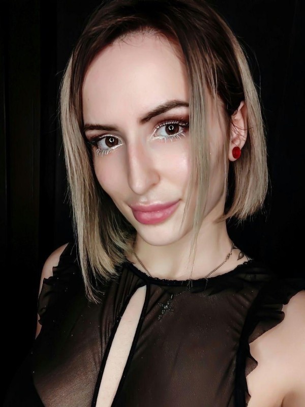 Карина привлекательная девушка из Должанска цена от 3500 руб