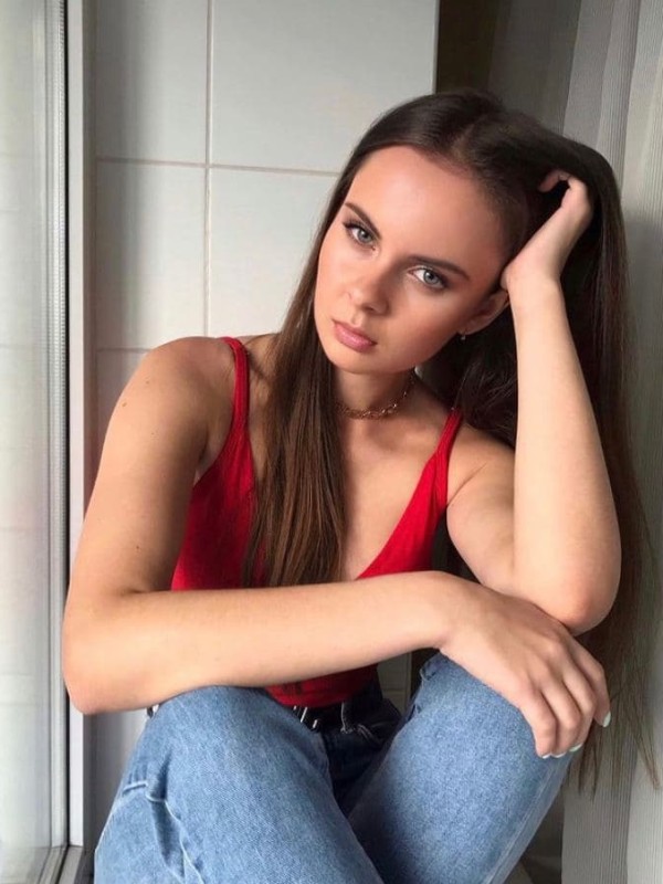 🎥 Лена привлекательная девушка из Должанска цена от 3500 руб