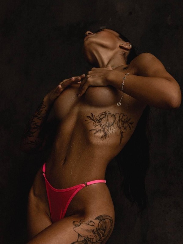 Юлька привлекательная девушка из Должанска цена от 11000 руб